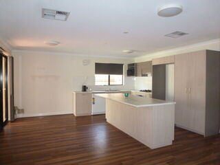 feature property - 52A O'Connor Street, SOMERVILLE  6430