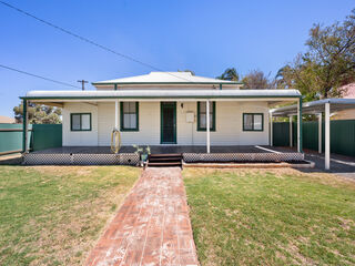 THE BOLD & THE BEAUTIFUL