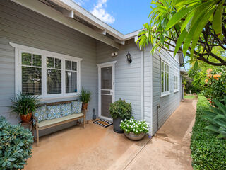 CHARMING CHARACTER HOME