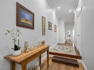 CHARMING CHARACTER HOME